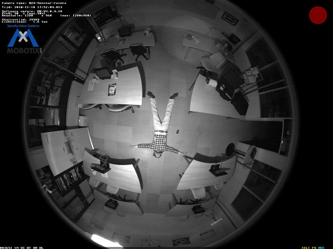 Slika sa Mobotix Q24 IP kamere sa IR reflektora.